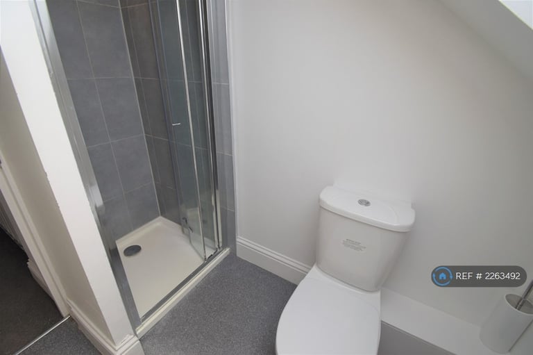 7 bedroom house in Addington Road, Reading, RG1 (7 bed) (#2263492)