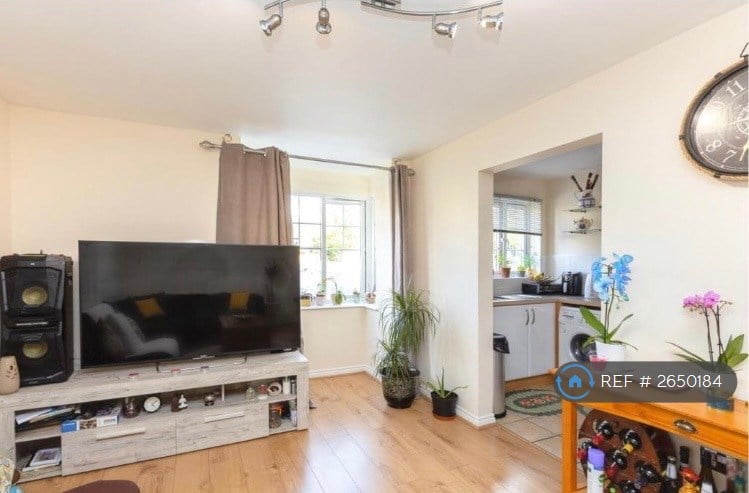 2 bedroom flat in Woodley House, Witney, OX28 (2 bed) (#2650184)