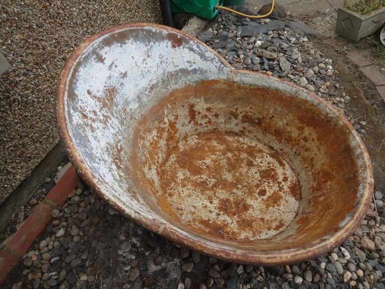VICTORIAN HIP BATH ~ VINTAGE BATH TUB ~ GARDEN PLANTER ~