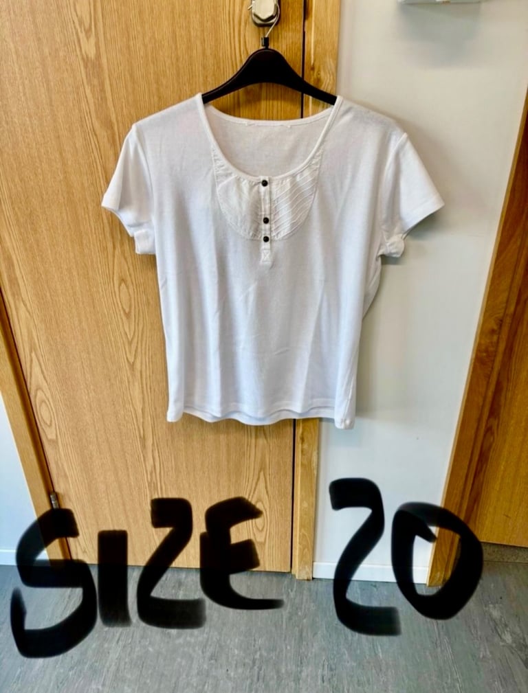 Ladies Clothing size 20/XL