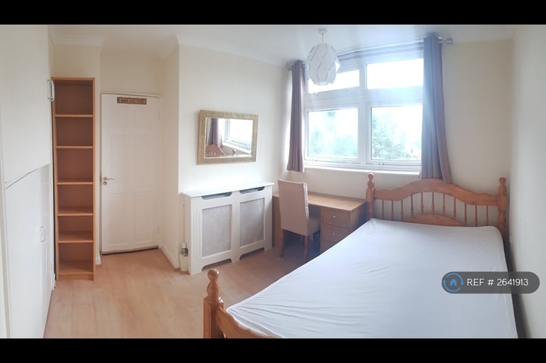 5 bedroom flat in Lorrimore Square, London, SE17 (5 bed) (#2641913)