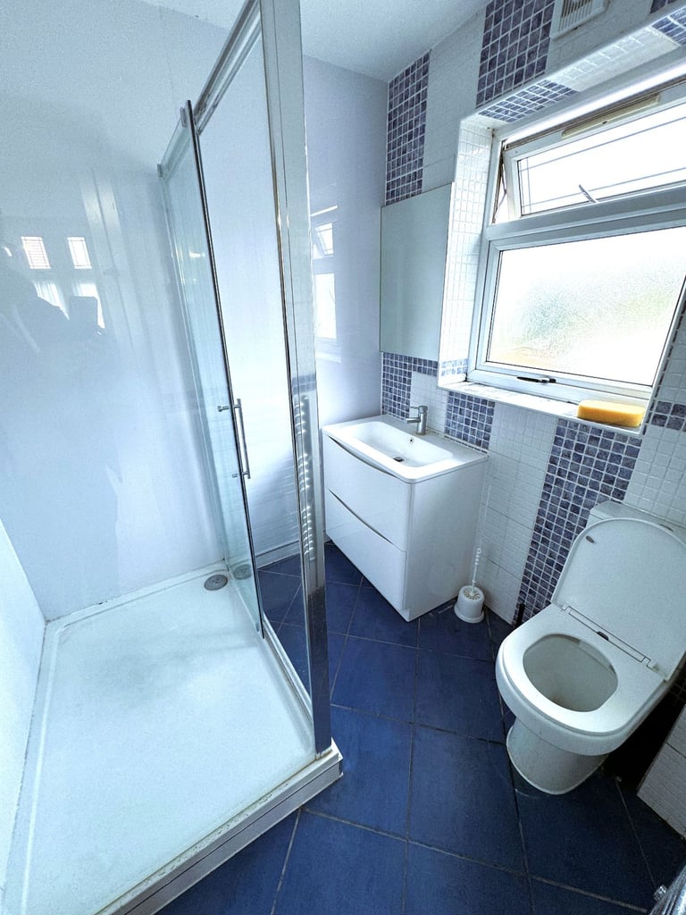 6/7 BED HOUSE ILFORD £3500 PCM