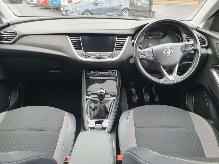 2018 Vauxhall Grandland X 1.2 Turbo Sport Nav SUV 5dr Petrol Manual Euro 6 (s/s) (130 ps) HATCHBA...
