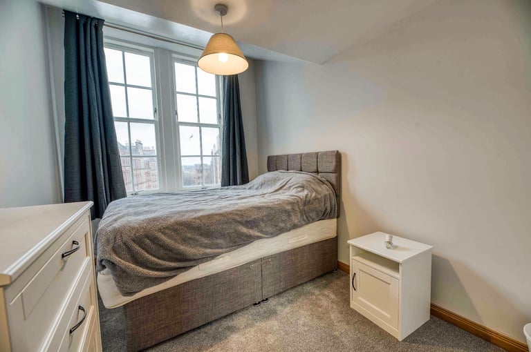 Very stylish, 2 bedroom, 2nd floor flat on two levels, in Fountainbridge – available December