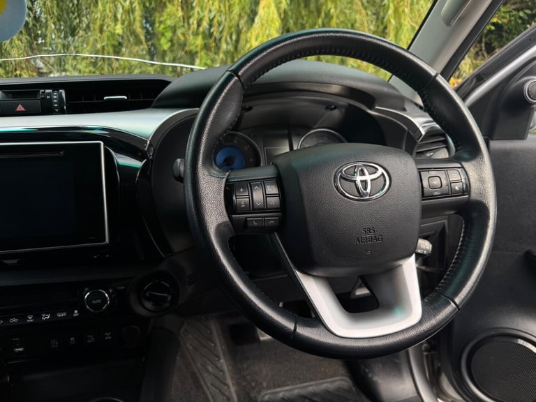 2018 Toyota Hilux 2.4 D-4D Invincible Auto 4WD Euro 6 (s/s) 4dr (TSS) PICK UP Diesel Automatic