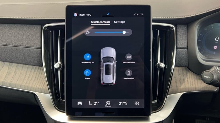 2025 Volvo XC90 Ultra, T8 AWD Plug-in hybrid, Dark, 7 Seats (BLIS, Panoramic Sunroof) Estate Petr...