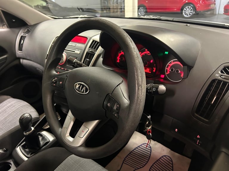 2011 Kia Ceed 1.4 1 Euro 5 5dr HATCHBACK Petrol Manual