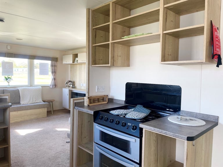CHEAP STATIC CARAVAN FOR SALE AT BROADLAND SANDS HOLIDAY PARK - 11.5 MONTH OWNER SEASON