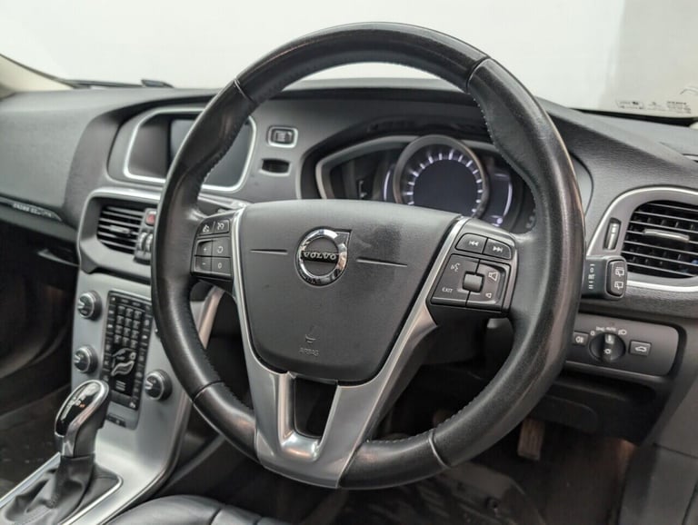2019 Volvo V40 Cross Country 1.5 T3 Edition Hatchback 5dr Petrol Auto Euro 6 (s/s) (152 ps) 18'' ...