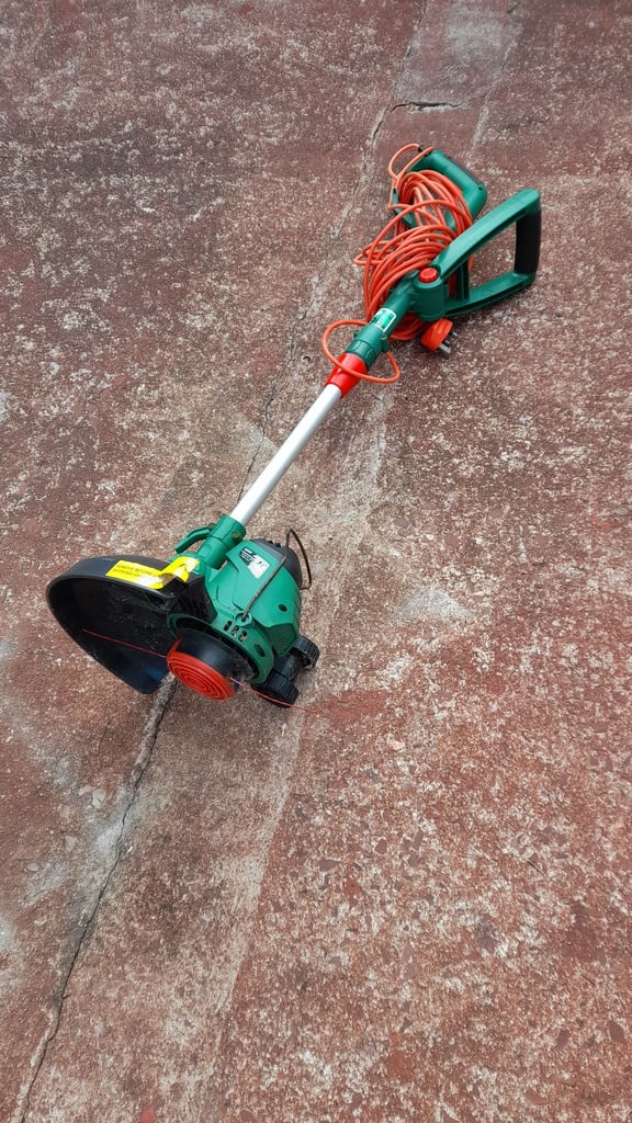 QUALCAST GGT 450A1 electric grass trimmer 450 watt. Cutting width 30cm