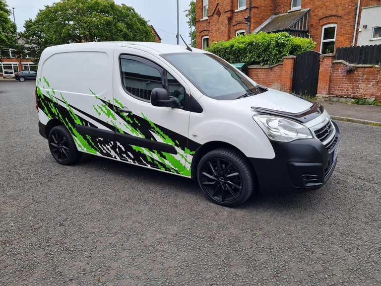 July 2017 Peugeot Partner Professional HDI Diesel Van 1560cc 100 Brake Horse Power Three Front Seats