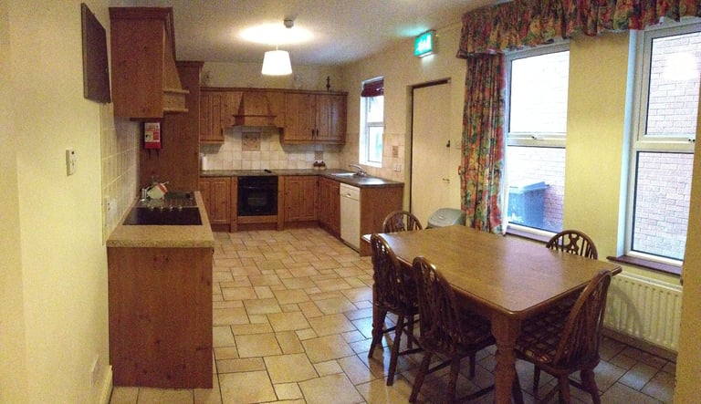 House with Double Rooms Available for Rent - 90 Malone Avenue Belfast 