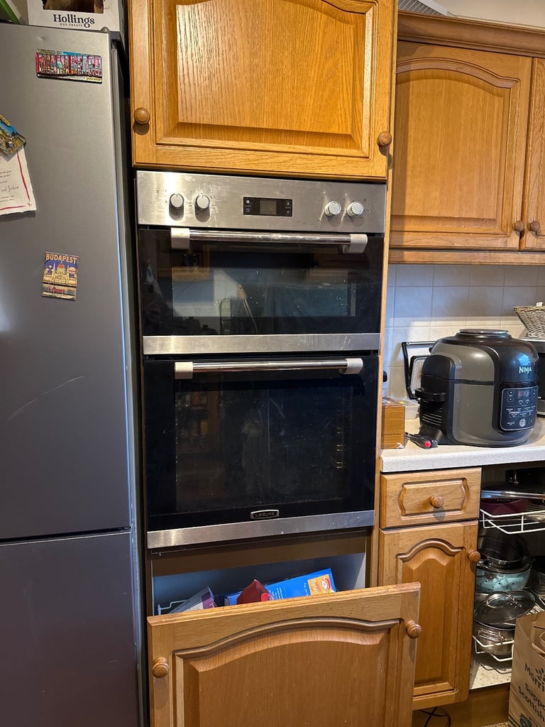 Free oven and kitchen units