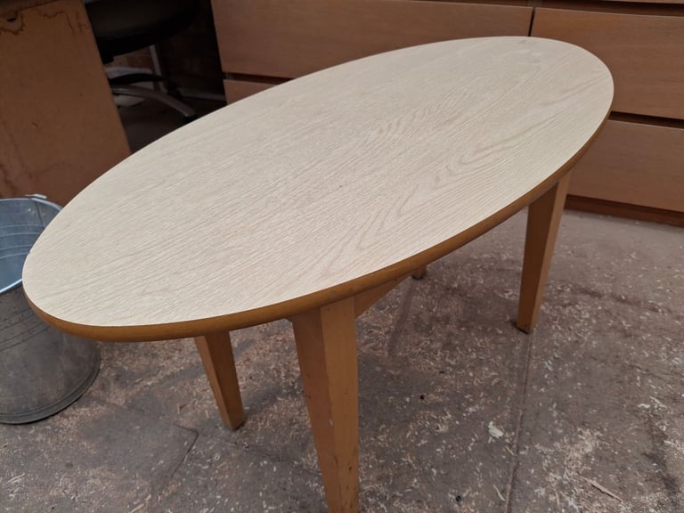 Small but tidy oval coffee table