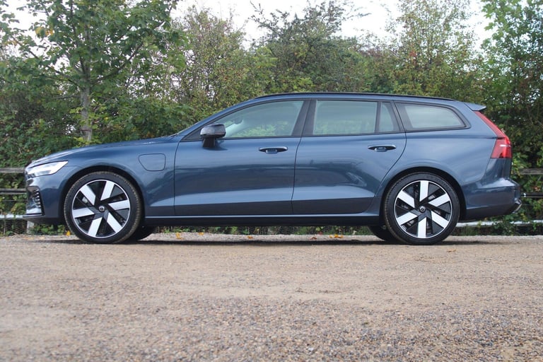 2025 Volvo V60 2.0 T6 18.8kWh Plus Auto AWD Euro 6 (s/s) 5dr ESTATE Petrol/Electric Hybrid Automatic