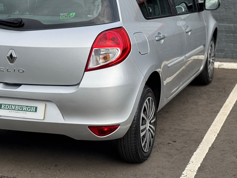 2011 Renault Clio 1.2 16V Expression 5dr HATCHBACK Petrol Manual