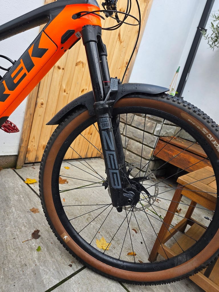 2021 Trek Rail 9.8 xt full carbon electric bike - 2nd battery,  spare tyres, rear rack..