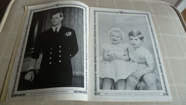Selection of vintage and modern Royal Family memorabilia books and brochures