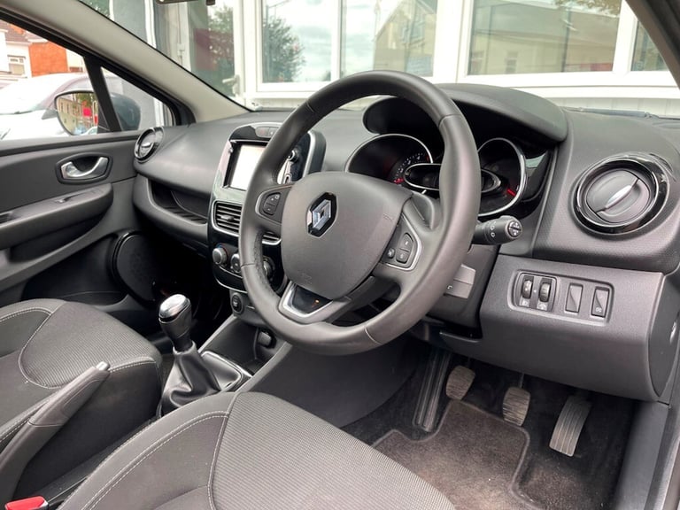 2018 Renault Clio 1.5 dCi Urban Nav Hatchback 5dr Diesel Manual Euro 6 (s/s) (90 ps) Hatchback Di...