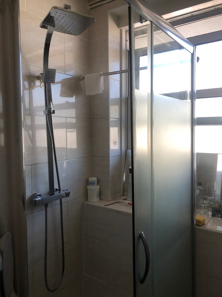 Very nice and spacious room for single professional 