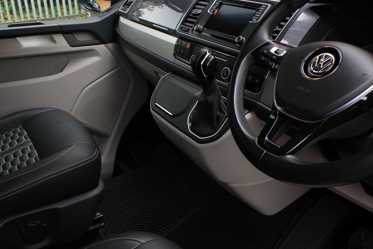 2019 Volkswagen Transporter 2.0 BiTDI T32 BlueMotion Tech Highline Kombi DSG FWD SWB Euro 6 (s/s)...