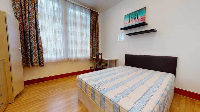 6 bedroom house in Senrab Street, London, E1