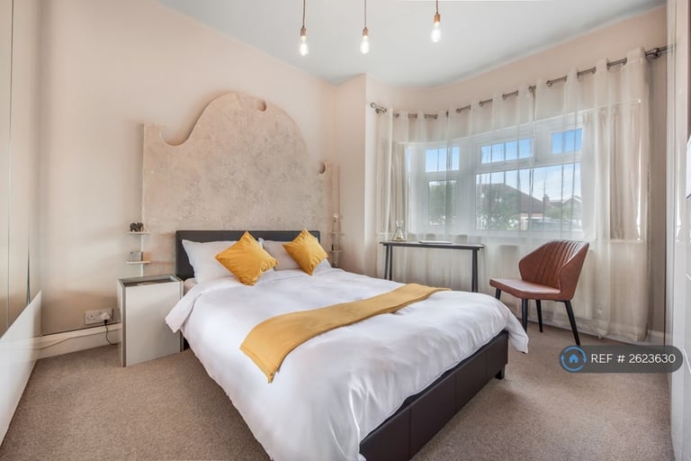 image for 1 bedroom in Rosecroft Gardens, Twickenham, TW2 (#2623630)