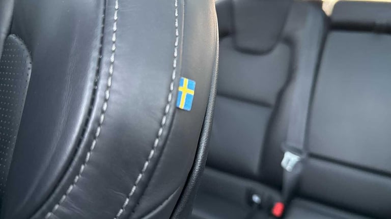 2024 Volvo XC60 Ultimate, B5 AWD Mild hybrid, Petrol, Dark ESTATE Petrol/Electric Hybrid Automatic