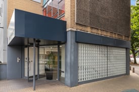 (Hammersmith) Private Offices: 17 to 50 desks | Serviced Rental