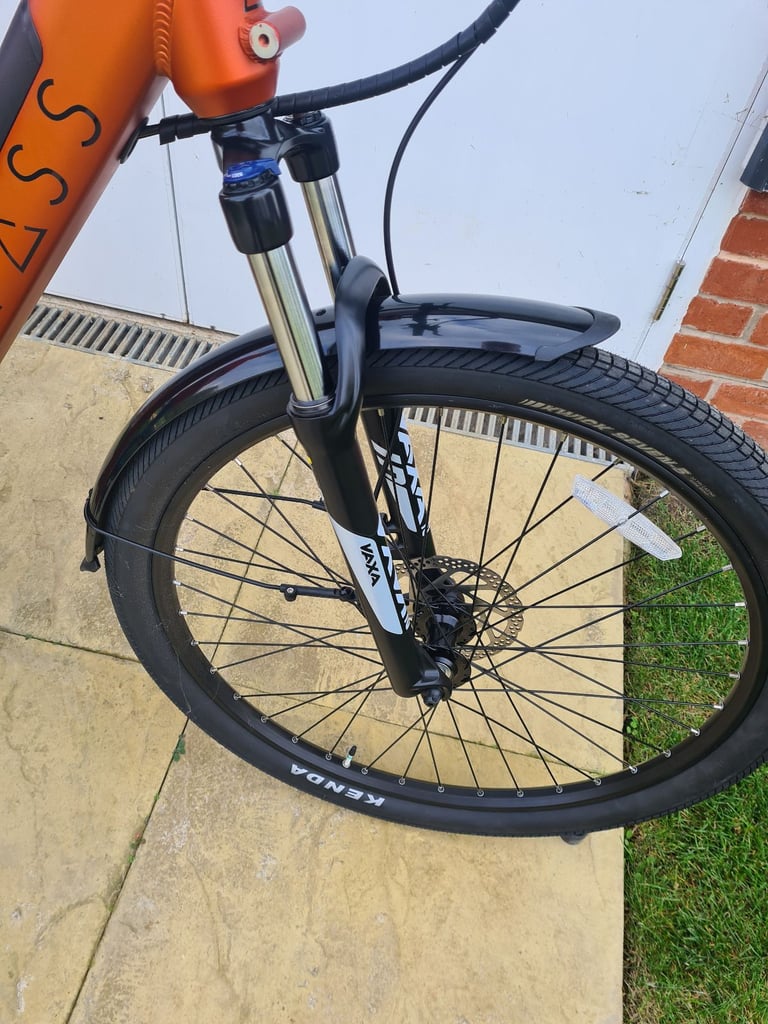 Compass Electric bike, hardly used and in great condition
