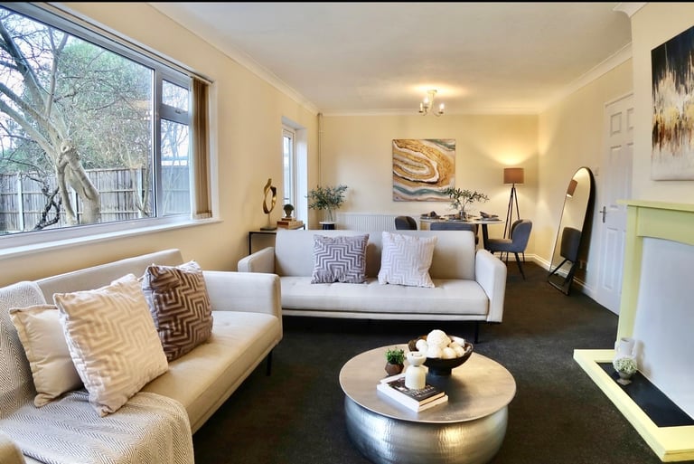 4 bedroom attached house Rugby centre 