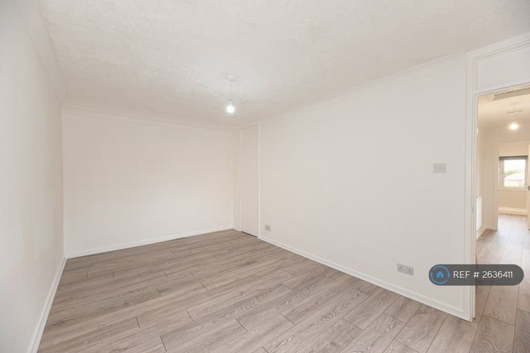 2 bedroom flat in Markhams Chase, Basildon, SS15 (2 bed) (#2636411)