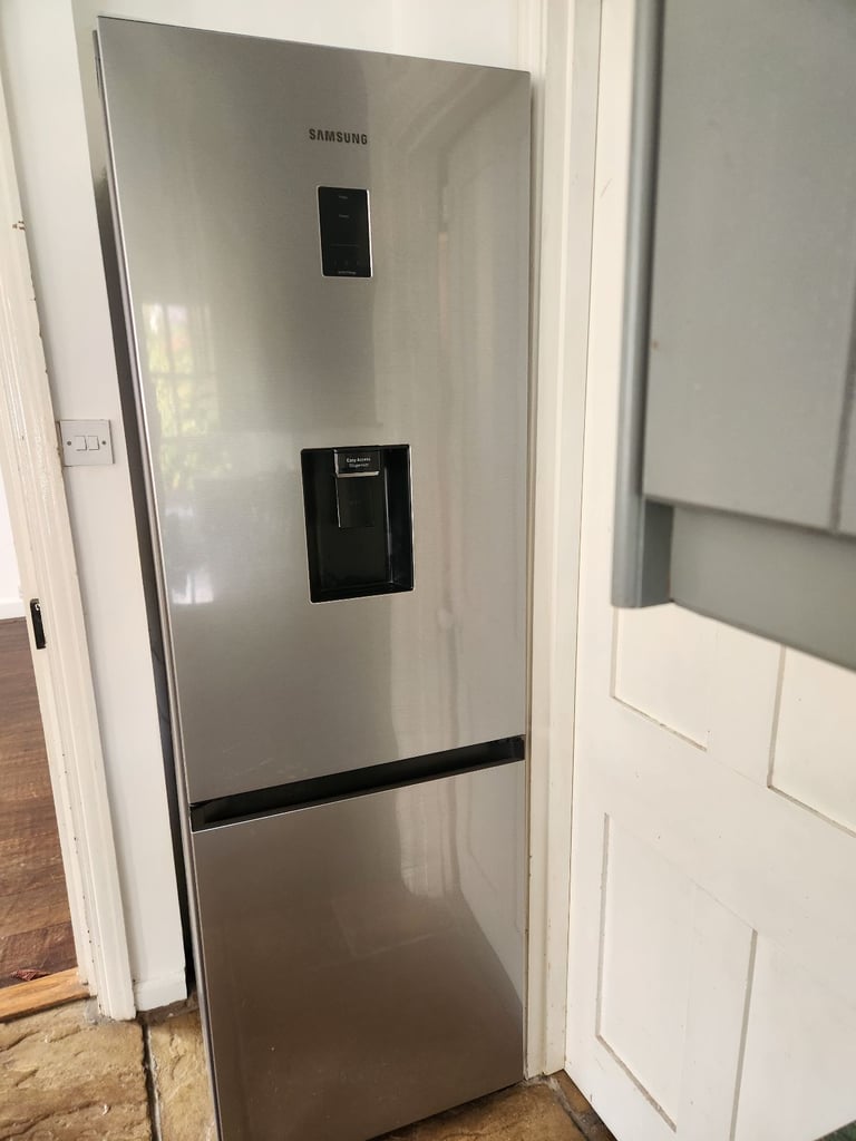 image for Samsung RB34C652ESA Fridge Freezer Silver Excellent Condition