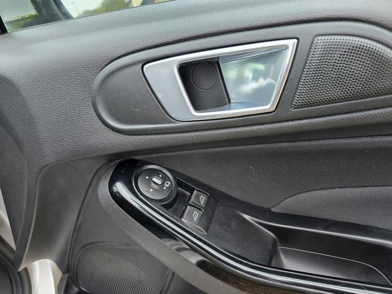 2013 Ford Fiesta 1.0T EcoBoost Titanium Euro 5 (s/s) 5dr Hatchback Petrol Manual