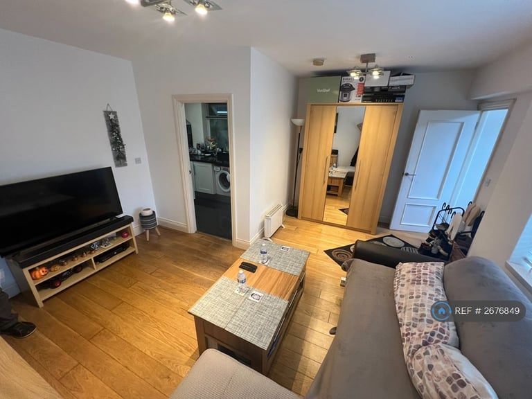 image for 1 bedroom flat in St. Peters Close, Bushey Heath, Bushey, WD23 (1 bed) (#2676849)