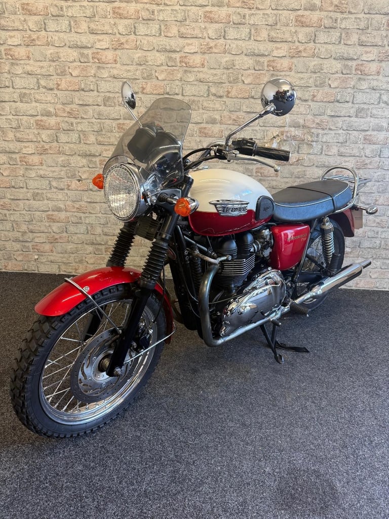 2013 Triumph Bonneville T100 - Red - 17k miles - Nice condition retro bike 