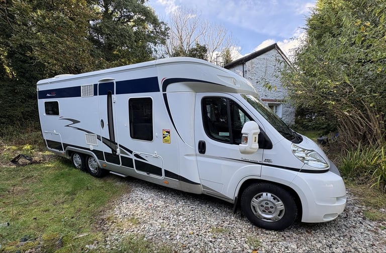 image for Hobby Toskana Exclusive 75 2014 Low Mileage Motorhome For Sale 