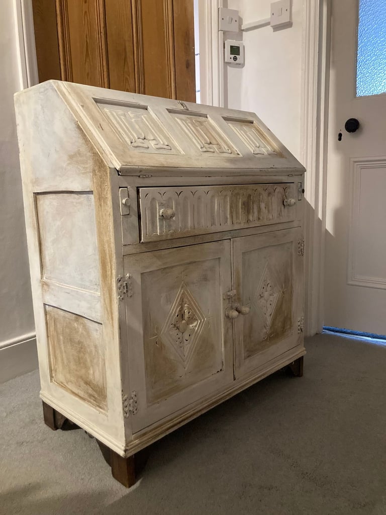 Pedestal Bureau desk/ Cabinet free to go 