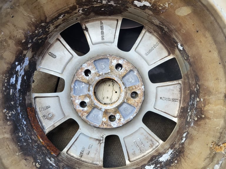 AUDI 15" GENUINE ALLOYS 