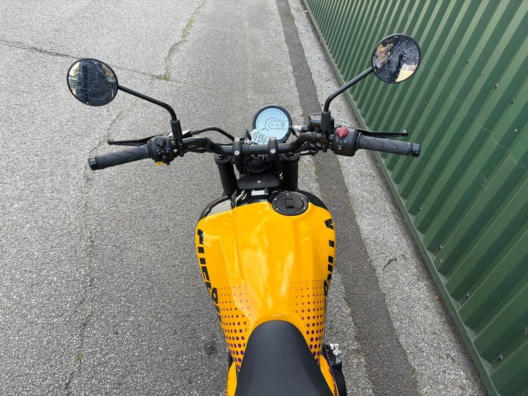 Royal Enfield GUERRILLA 450 Yellow and Black 2024 500 miles One Owner 