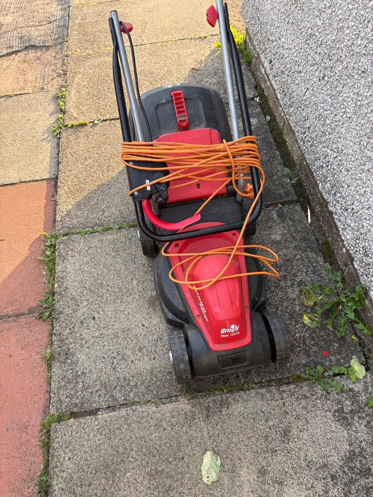 Electric lawnmower 