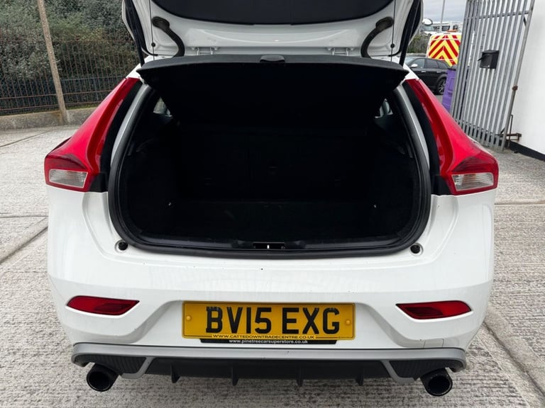 2015 15 VOLVO V40 1.6 D2 R-DESIGN LUX HATCHBACK 5DR DIESEL MANUAL EURO 5 (S/S) (