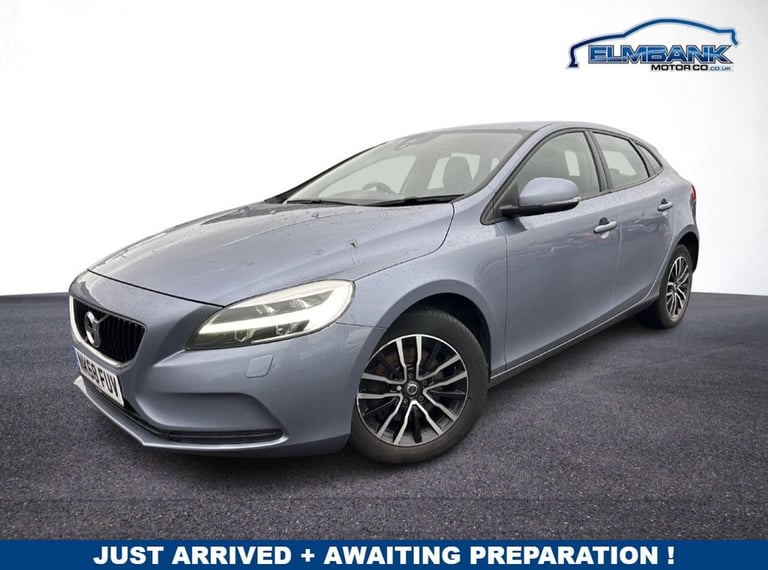 2018 Volvo V40 T2 [122] Momentum Nav Plus 5dr HATCHBACK PETROL Manual