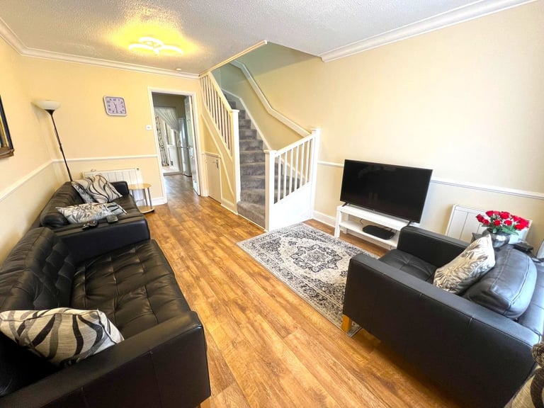 Excellent condition 2 bedrooms 2 receptions terrace house in woodford Green, ilford