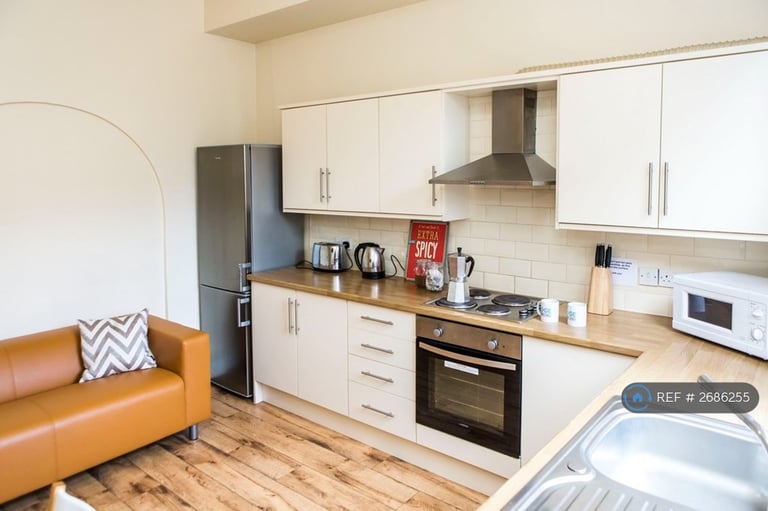 4 bedroom house in Springwood Street, Huddersfield, HD1 (4 bed) (#2686255)