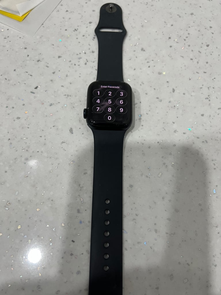   Apple Watch SE 40mm( second edition )battery health 98%
