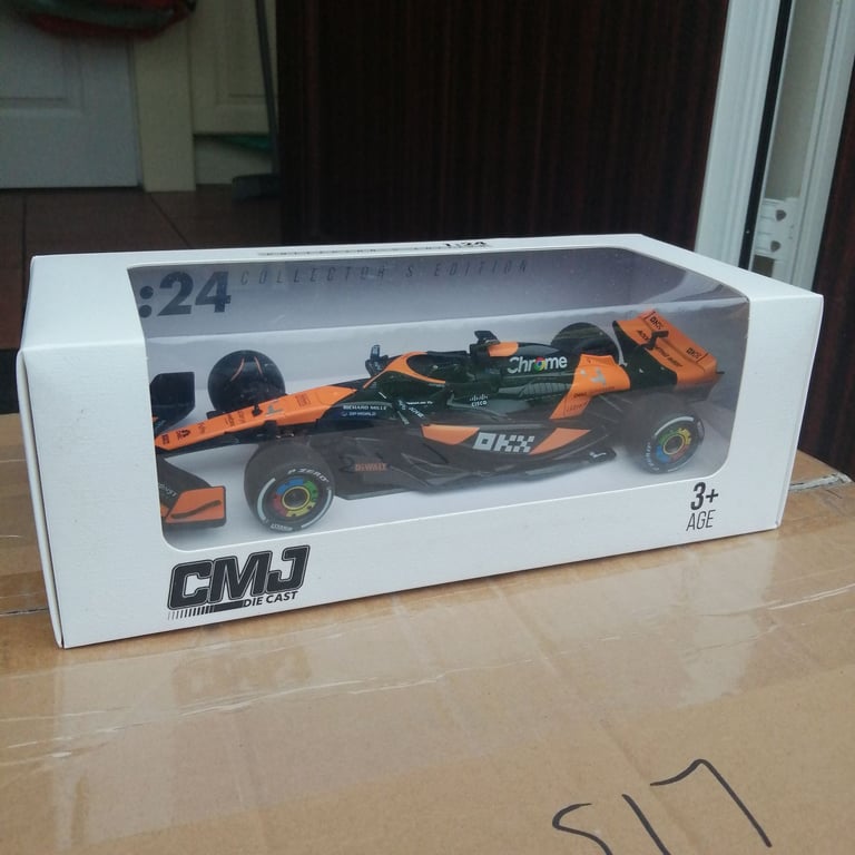image for McLaren F1 Car - 1/24 Diecast Car / Formula 1