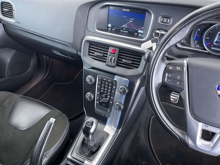 2015 Volvo V40 2.0 V40 R-Design Nav D2 5dr Hatchback Diesel Manual