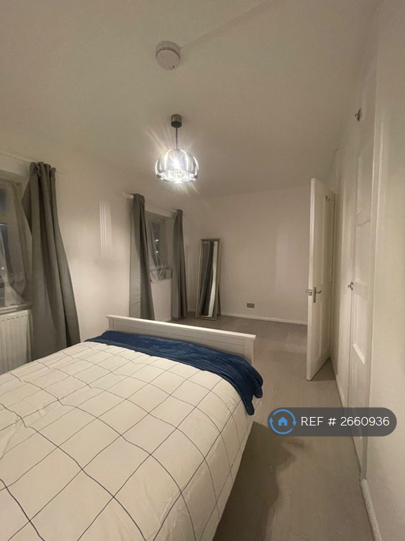 2 bedroom flat in Broadhurst Gardens, London, NW6 (2 bed) (#2660936)