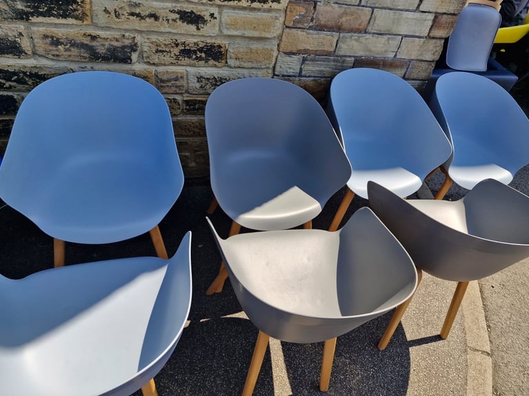 Wipeable sturdy tub chairs for cafe or lounge (7 available)